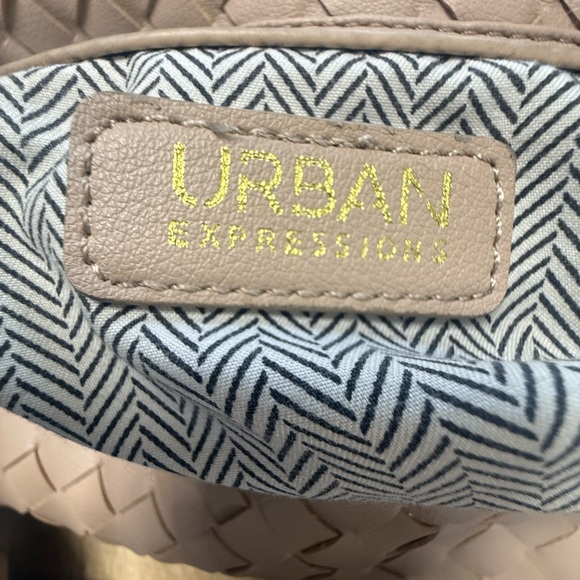 Chic Tan Woven Hobo Bag - Picture 2 of 6